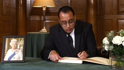نيابة عن الرئيس السيسي.. مدبولي يشارك في المراسم الرسمية لجنازة الملكة إليزابيث الثانية