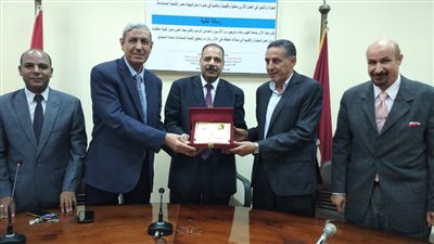 تكريم جامعي لمدير عام الآثار بالفيوم بعد انتهاء مهام عمله