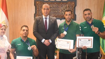 محافظ الفيوم يكرم الحاصلين على فضية كأس العالم لكرة اليد للكراسي المتحركة 