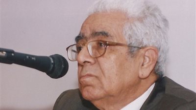 ذكرى ميلاد حسن فتح الباب.. الشاعر الناقد صاحب المؤلفات المتنوعة في الأدب والنقد