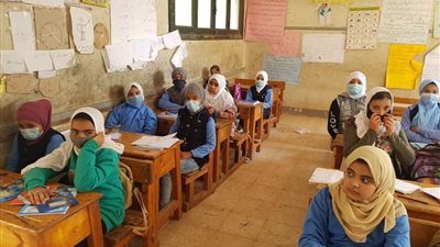 الحكومة: لا صحة لتأجيل الدراسة غدًا.. ولكل محافظ الحق في إصدار قرار التعطيل من عدمه