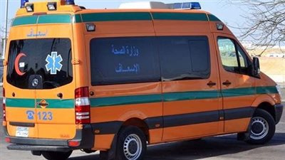 إصابة 3 أشخاص في تصادم سيارة برصيف بمطروح | أسماء