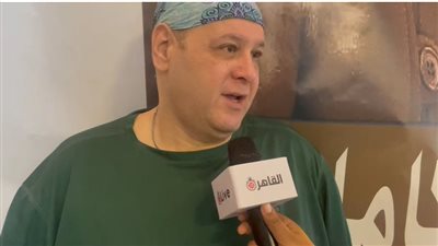 عمرو يسري: أشرف زكي ساعدني في العودة من أمريكا ودفعلي 32 ألف جنيه.. ونقابة الموسيقيين معبرتنيش