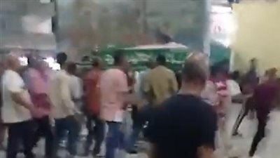  العشرات يشيعون جثمان الشيف الغريق بقنا بعد العثور على جثمانه عقب مرور 22 يوما على الحادث | بث مباشر
