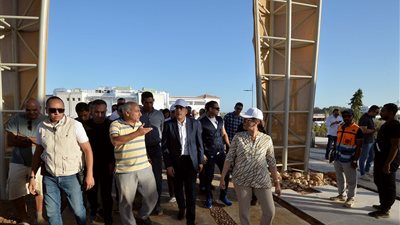 رئيس الوزراء يتابع موقف تقدم الأعمال بالمنطقتين الخضراء والزرقاء استعدادا لاستضافة قمة المناخ