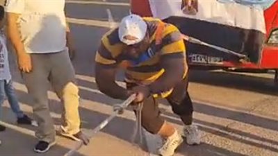 أقوى رجل في العالم.. أشرف كابونجا ينجح في سحب 4 سيارات جامبو بالغردقة | بث مباشر