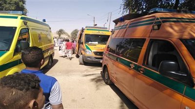 بسبب السرعة الزائدة.. إصابة 16 طالبًا إثر انقلاب سيارة على صحراوي المنيا | بث مباشر