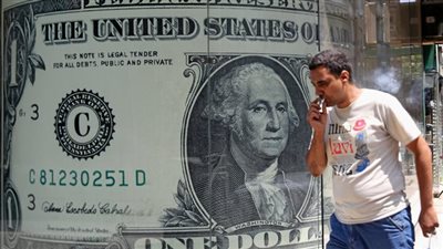 الدولار يتجاوز 22 جنيهًا بعد قرار البنك المركزي