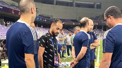وليد سليمان يؤازر لاعبي الأهلي في مرانهم الختامي قبل مواجهة الزمالك 