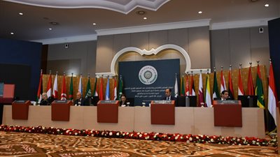 نائب رئيس الإمارات ووزير الخارجية السعودي يصلان الجزائر للمشاركة في القمة العربية 31