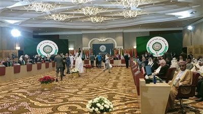 بدء اجتماع وزراء الخارجية العرب.. وتونس تسلم رئاسة القمة للجزائر | صور