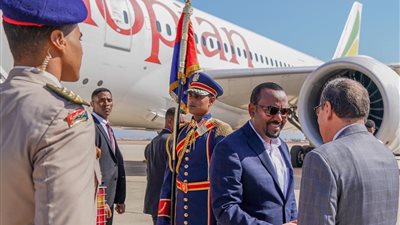 رئيس الوزراء الإثيوبي والوفد المرافق له يصل إلى شرم الشيخ للمشاركة في قمة المناخ 