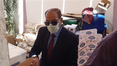 تفاصيل ضبط أكثر من 3 أطنان سلع غذائية منتهية الصلاحية في الأقصر | بث مباشر