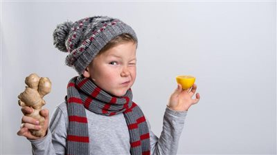 تناول الفاكهة الحمضية.. أطعمة تعزز مناعة الأطفال عند التقلبات الجوية