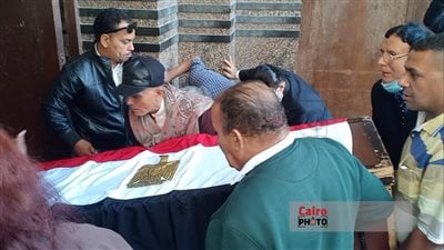 تنفيذًا لـ وصيته.. لف نعش الموسيقار محمد سلطان بـ علم مصر