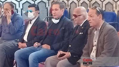 نجل الموسيقار محمد سلطان يحضر جنازة والده وسط غياب توأمه│ صور