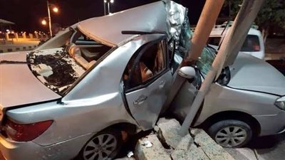 مصرع وإصابة 4 أشخاص إثر اصطدام سيارتين بمطروح