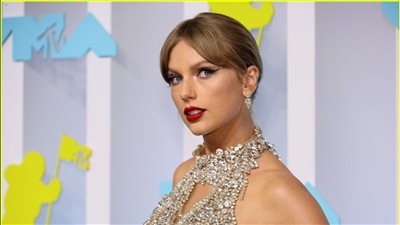 تايلور سويفت تحصد لقب نجمة الغناء الأولى لعام 2022 من MTV