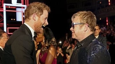 الأمير هاري وميجان ماركل يوجهان رسالة لـ إلتون جون في حفله الأخير