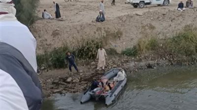 الإنقاذ النهري ينجح في انتشال جثمان الطفل الثالث بـ حادث غرق تروسيكل داخل ترعة ناصر بالبحيرة | بث مباشر 