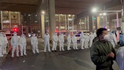 100 يوم لم يغادروا منازلهم.. مظاهرات في الصين بسبب إغلاق كورونا الصارم