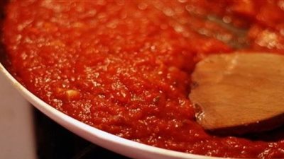 زي المحلات.. طريقة عمل صلصة الكشري وأسرار الطعم المصري الأصيل بخطوات بسيطة