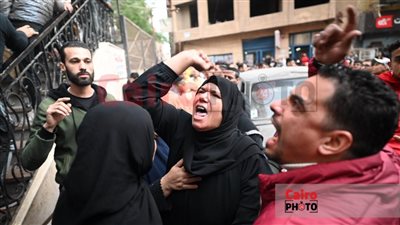 قتله قبل فرحه بأسبوع.. انهيار والدة عريس شبرا الخيمة المقتول على يد صديقه بـ 9 طلقات خلال تشييع جثمانه | بث مباشر