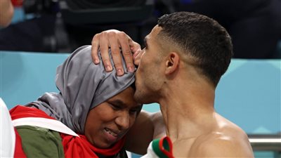 أشرف حكيمي: مارست السلة والجودو.. ونجاحي في كرة القدم بسبب والدتي 