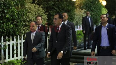 رئيس الوزراء يقدم واجب العزاء في والدة زوجة الدكتور محمد معيط بمسجد آل رشدان 