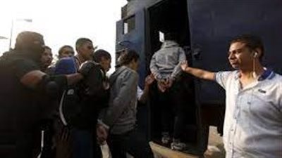 تسللوا خلال غياب الموظفين.. ضبط 4 طلاب سرقوا معدات من مدرستهم بالإسماعيلية 