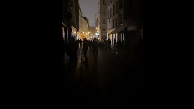 غضب فرنسي بعد انقطاع الكهرباء عن 125 ألف أسرة في باريس | فيديو
