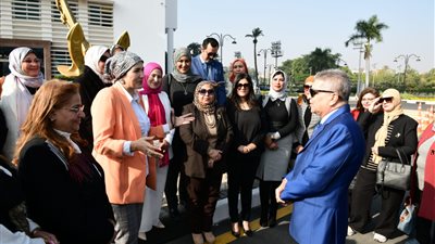 رئيس هيئة قناة السويس يستقبل وفد المجلس القومي للمرأة في جولة تعريفية