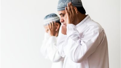 الإفتاء توضح حكم التأمين في الصلاة بعد قراءة الفاتحة 