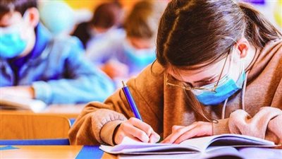 تعليم السويس: استبعاد معلمة لتورطها في تسهيل الغش بالامتحانات