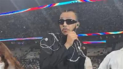 بالرقص والغناء.. ويجز يحتفل مع فرقته بعد غنائه عز العرب في كأس العالم