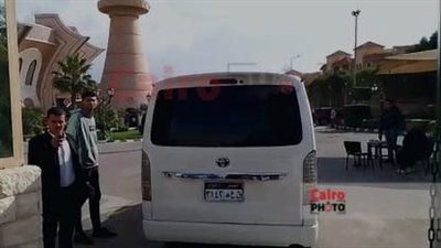 انهيار جومانا مراد خلال صلاة الجنازة على والدها بمسجد الشرطة في الشيخ زايد | بث مباشر