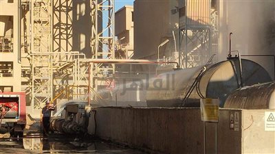 تفاصيل إصابة عامل إثر انفجار خزان غاز بمصنع أسمنت بقنا | بث مباشر 
