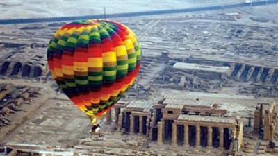 تحليق 22 رحلة بالون طائرعلى متنها 440 سائحًا بسماء الأقصر | بث مباشر