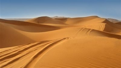 أهالي مطروح يبحثون عن سائق مفقود داخل الصحراء بمطروح