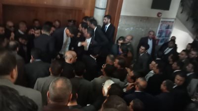 بسبب التزاحم.. عودة جلسة استئناف محاميي مطروح للانعقاد بعد توقفها ومغادرة رئيس الهيئة لـ القاعة