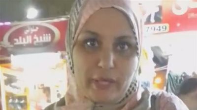 بسبب تعرض زوجها لحادث.. سيدة تبيع الحلويات والمكسرات في الشارع: بشقى على أسرتي | بث مباشر 