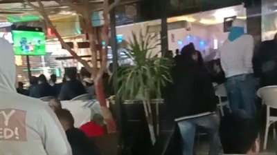 المقاهي كاملة العدد.. سعادة بين جماهير الأهلي بالسويس عقب إحراز الهدف الأول في شباك أوكلاند سيتي | بث مباشر 