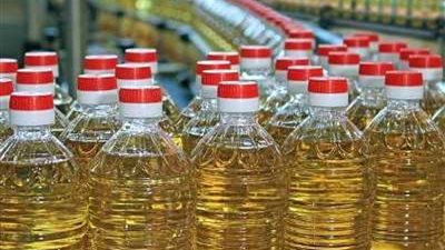شعبة المواد الغذائية تكشف سبب عدم تراجع أسعار الزيت بالأسواق