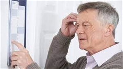 علامات تنذر بالإصابة بالخرف.. احذرها 