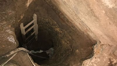 بلاغ كاذب وتغيب عامل.. تفاصيل العثور على هاتف محمول داخل حفرة بمخزن بالجيزة | بث مباشر