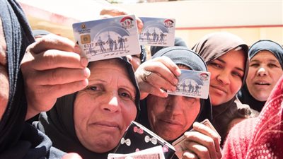 الحكومة تحسم الجدل بشأن استبعاد من يملك تليفزيون أو ثلاجة من تكافل وكرامة | بث مباشر