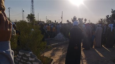 تشييع جثمان طفل لقي مصرعه إثر لهوه ببندقية رش في الإسماعيلية