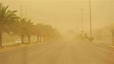 عاصفة ترابية تضرب البلاد.. الأرصاد تحذر من طقس غد الثلاثاء: ارتدوا الكمامات | بث مباشر 