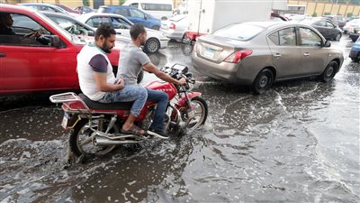أمطار غزيرة وطقس بارد.. موجة تقلبات جوية تضرب المحافظات | بث مباشر