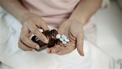 بشرط.. ما هو حكم تناول المرأة عقاقير لمنع الدورة الشهرية في رمضان